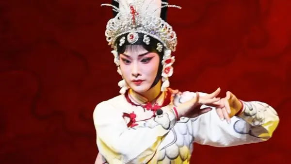 浙婺《白蛇传》由优秀青年演员戴丽霜饰演白素贞！