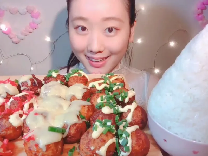 🍖💥 和牛肉丸の奢侈暴击！酥脆爆汁 x 冰凉酸奶油，配米饭香疯了！
