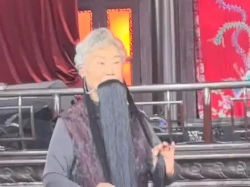 晋剧表演艺术家李仙月 髯口功