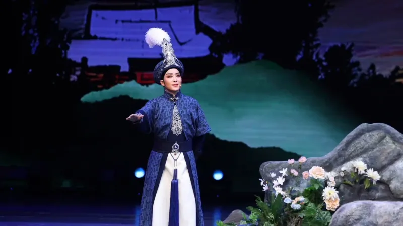 戏曲援疆，越剧《天山雪莲》演出首场