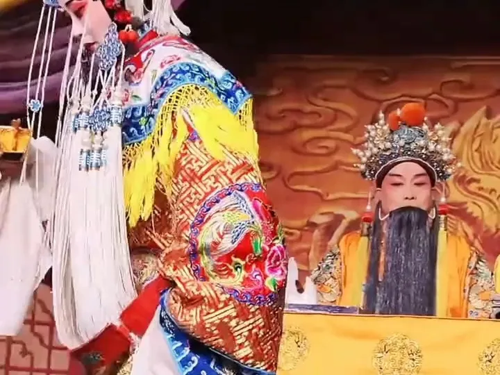 豫剧《三哭殿》手捧着皇封酒跪在殿上