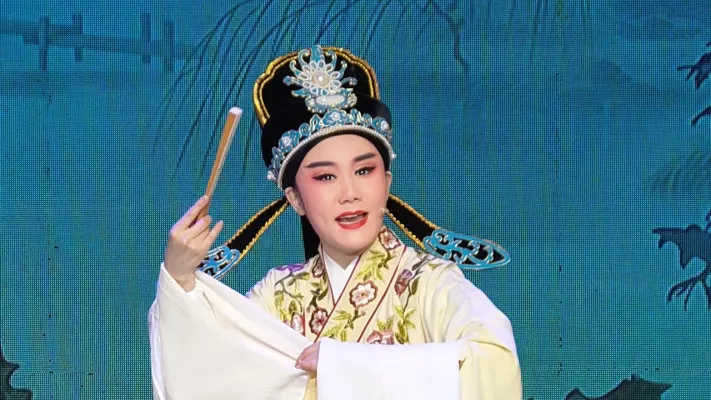 但只见一座桑园多茂盛