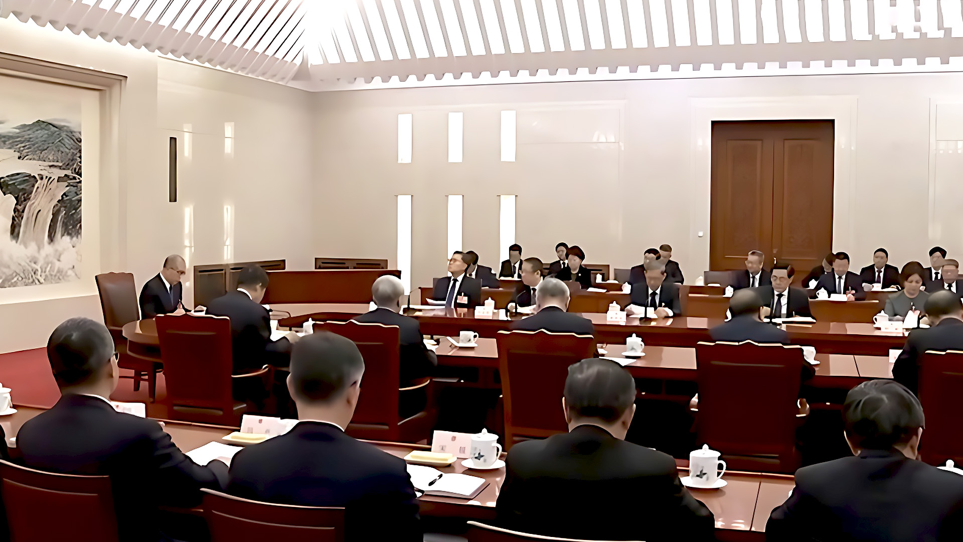 十四届全国人大三次会议主席团常务主席第二次会议举行