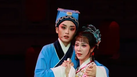 越剧《追鱼》｜『李旭丹，王婉娜』。“夫妻携手往前走，一路之上观花灯”。上海越剧院。