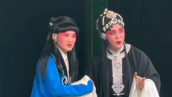 贾艾伟演唱《三娘教子》选段